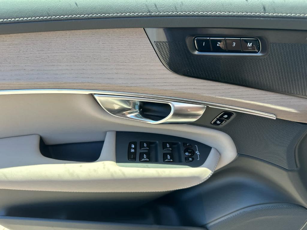 new 2026 Volvo XC90 Plug-In Hybrid car, priced at $86,724