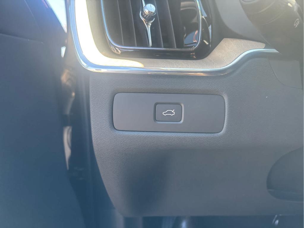 new 2026 Volvo XC60 car, priced at $59,084