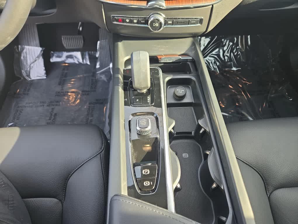 used 2023 Volvo XC60 car, priced at $34,600