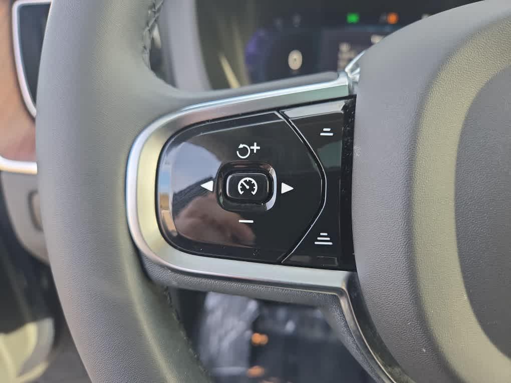 used 2023 Volvo XC60 car, priced at $34,600