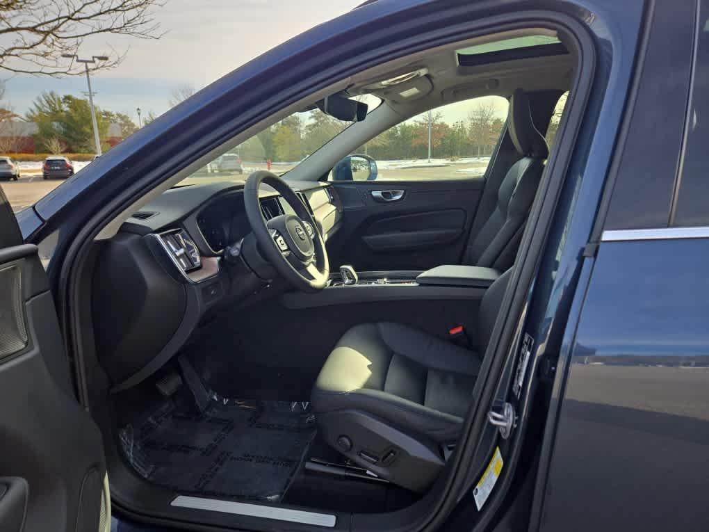 used 2023 Volvo XC60 car, priced at $34,600
