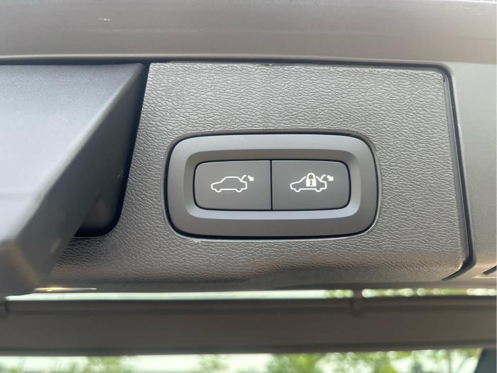 new 2026 Volvo XC60 Plug-In Hybrid car