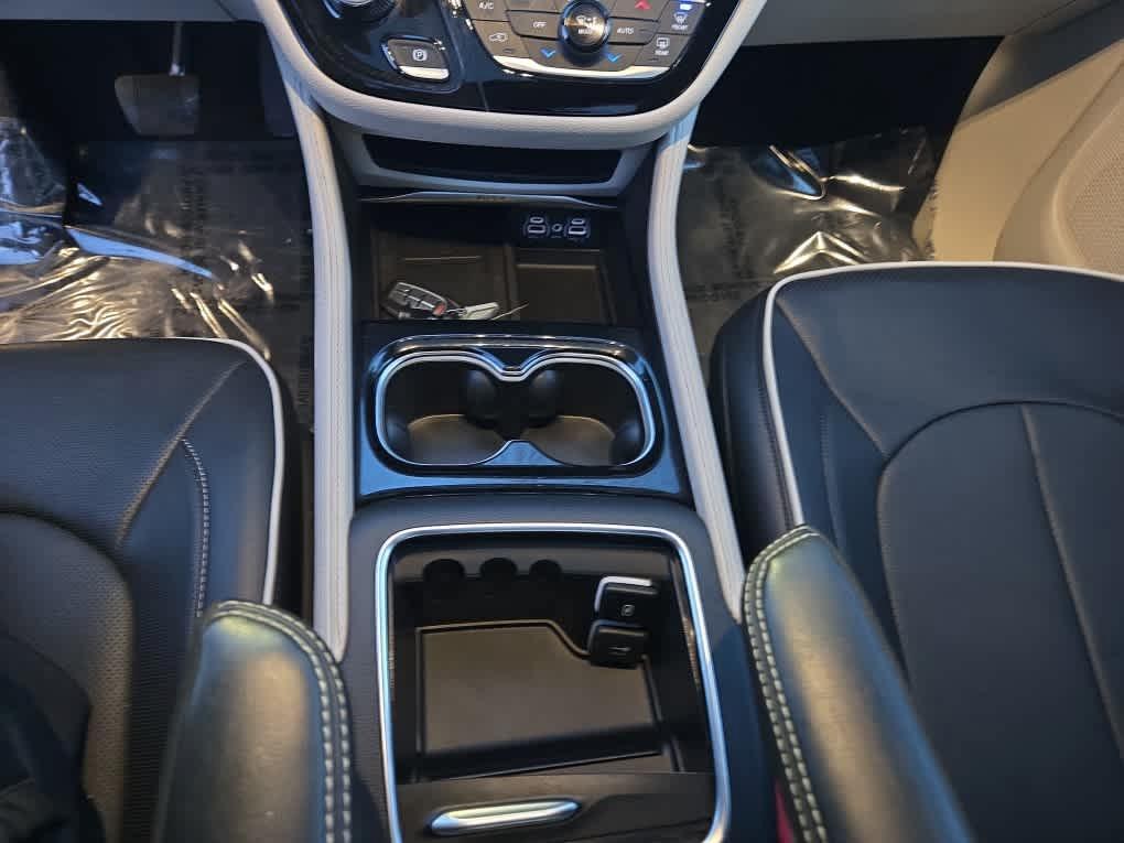 used 2024 Chrysler Pacifica car, priced at $34,400