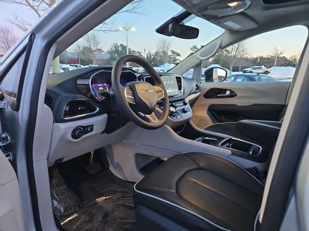 used 2024 Chrysler Pacifica car, priced at $34,400