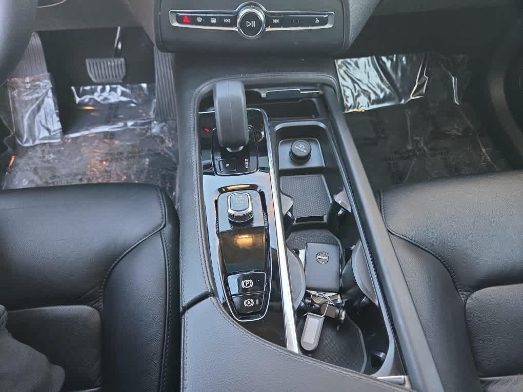 used 2023 Volvo XC90 car, priced at $34,500