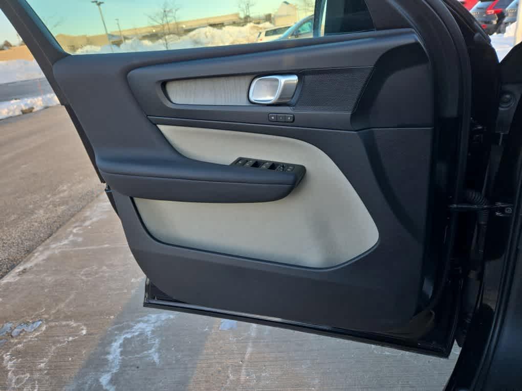 used 2023 Volvo XC40 car, priced at $28,100