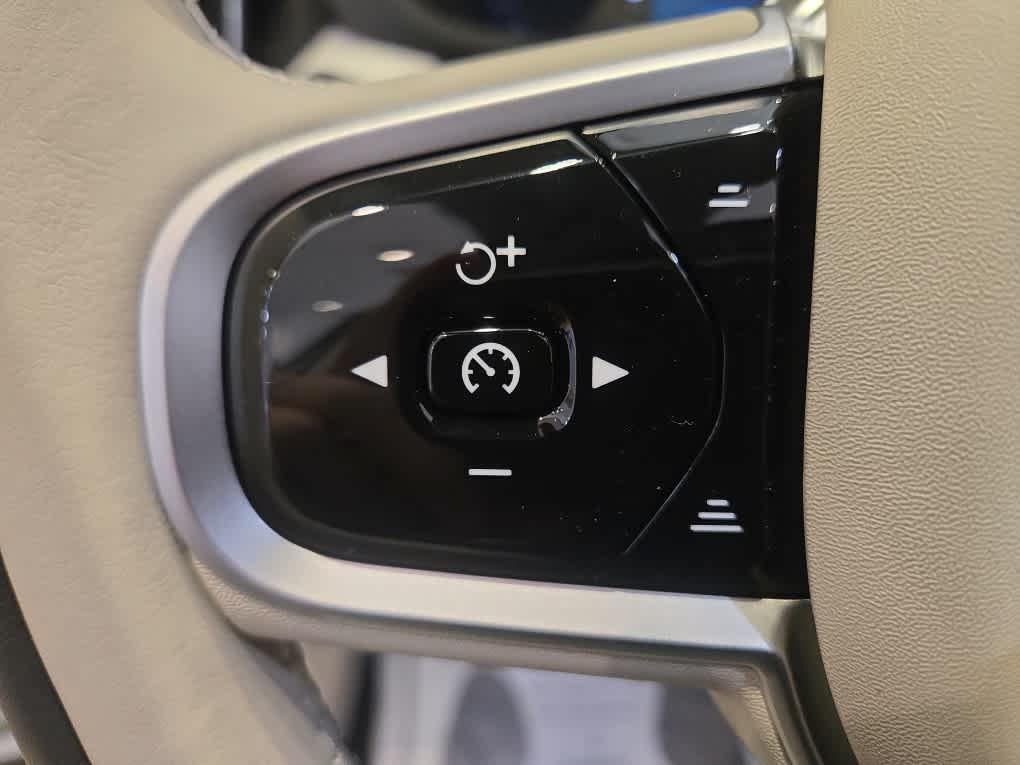 new 2026 Volvo XC60 Plug-In Hybrid car, priced at $75,235