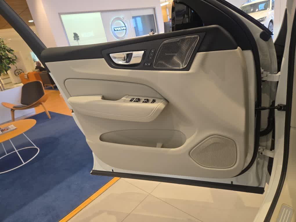 new 2026 Volvo XC60 Plug-In Hybrid car, priced at $75,235