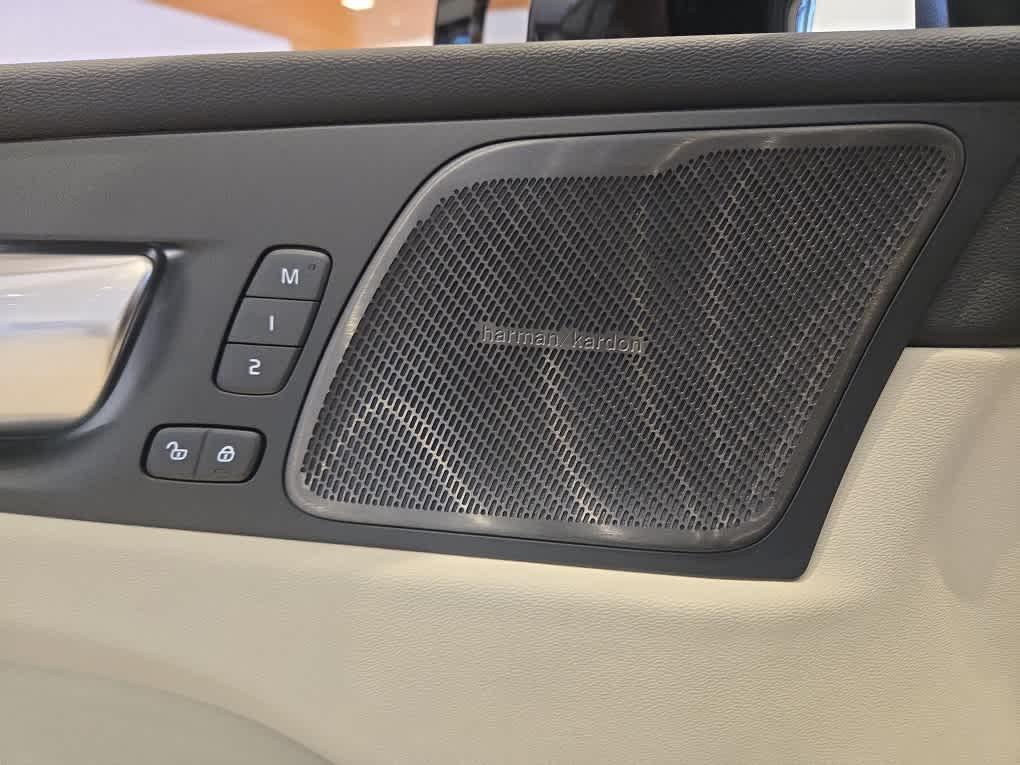 new 2026 Volvo XC60 Plug-In Hybrid car, priced at $75,235