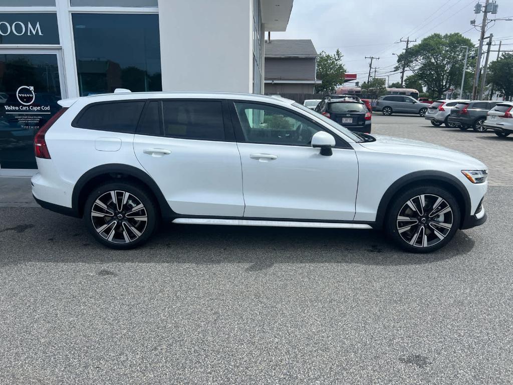 new 2025 Volvo V60 Cross Country car, priced at $58,905
