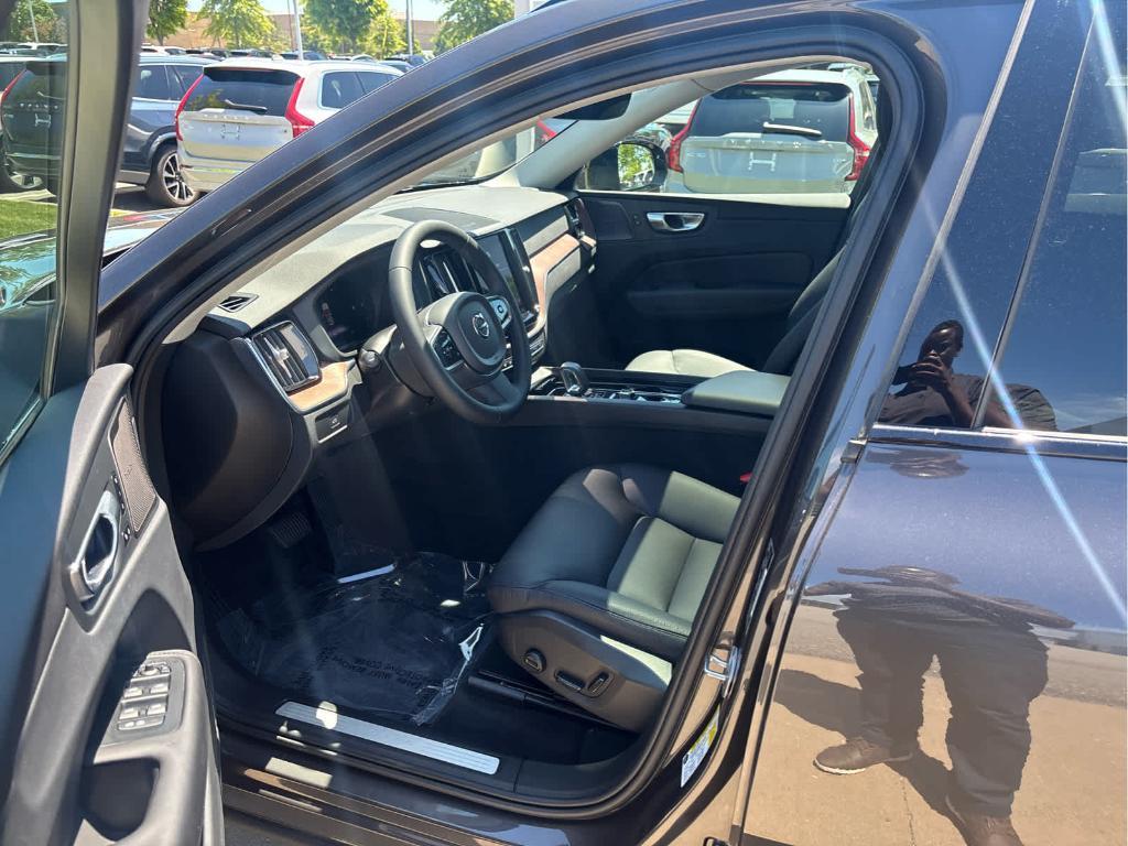 used 2023 Volvo XC60 car, priced at $36,094