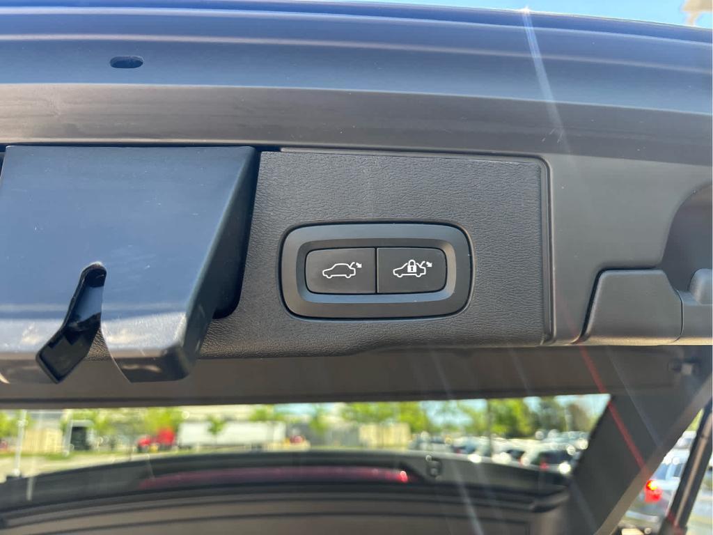 used 2023 Volvo XC60 car, priced at $36,094