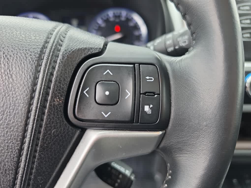 used 2014 Toyota Highlander car, priced at $18,900