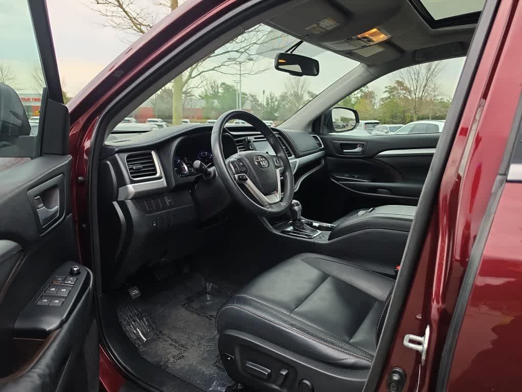 used 2014 Toyota Highlander car, priced at $18,900