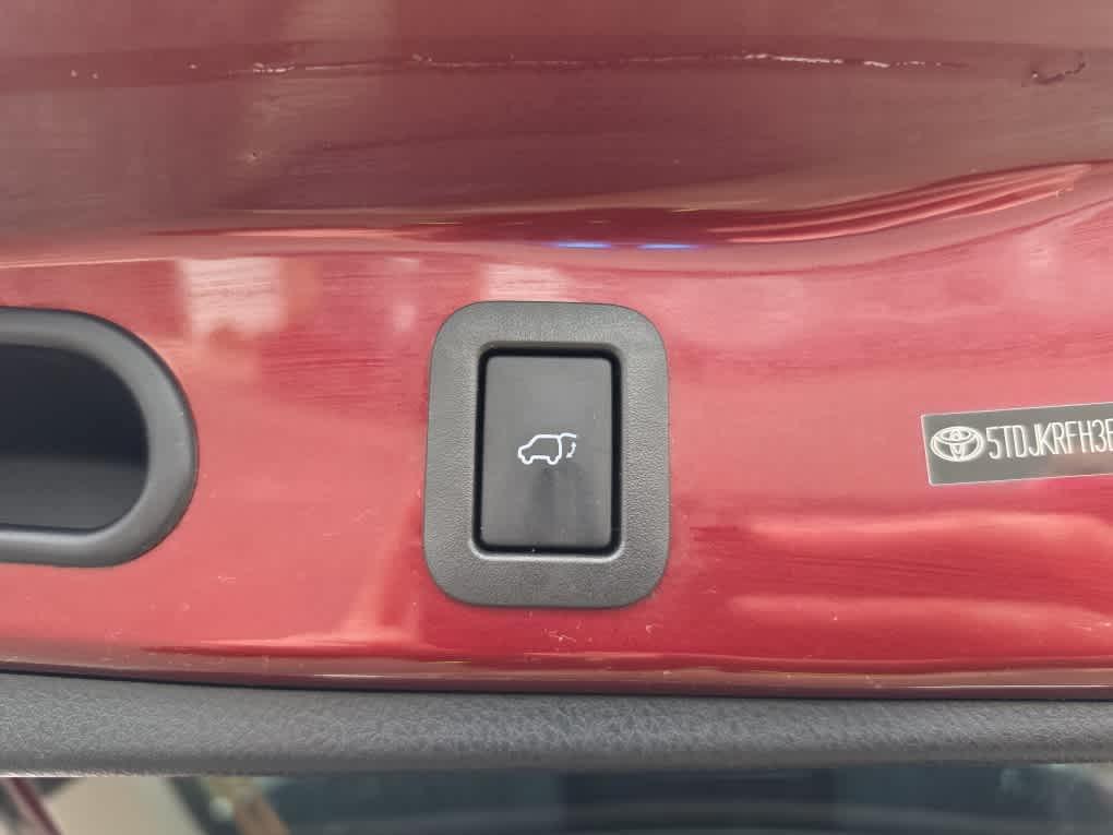 used 2014 Toyota Highlander car, priced at $18,900