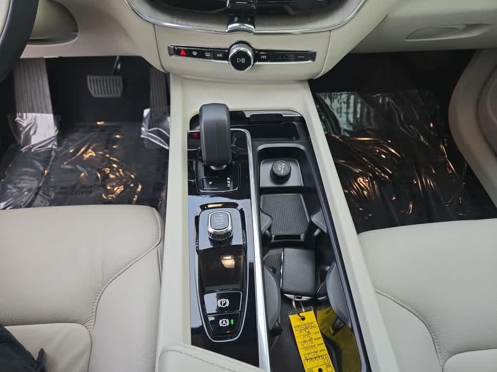 used 2023 Volvo XC60 car, priced at $33,700