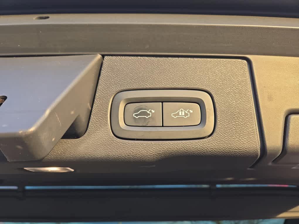 used 2023 Volvo XC60 car, priced at $33,700