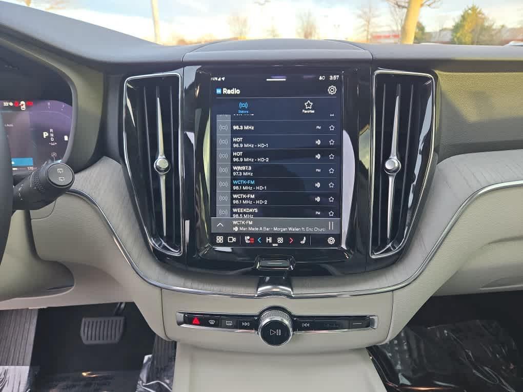 used 2023 Volvo XC60 car, priced at $33,700