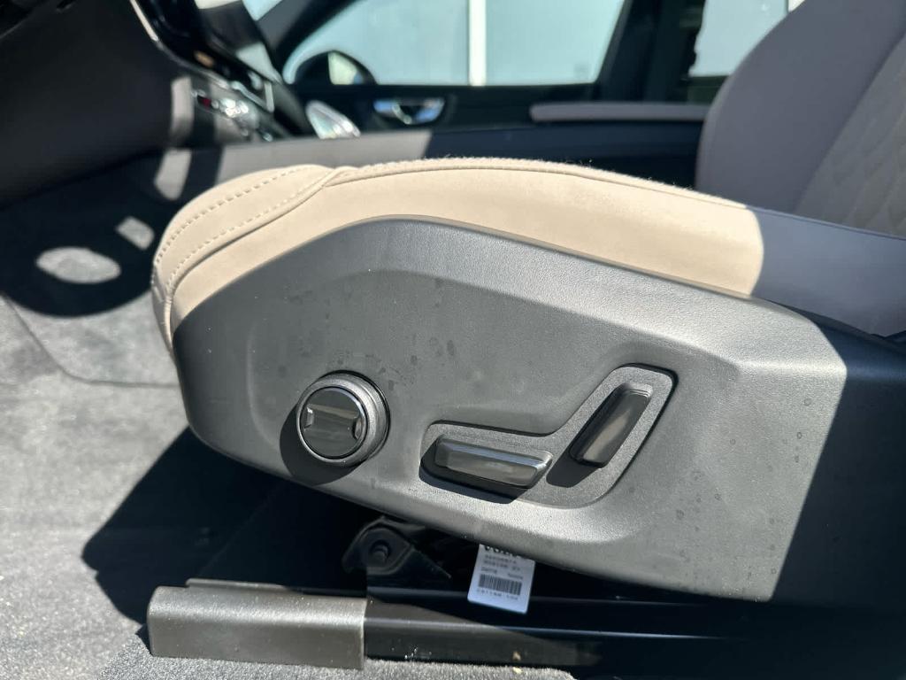 new 2026 Volvo XC60 car, priced at $58,579