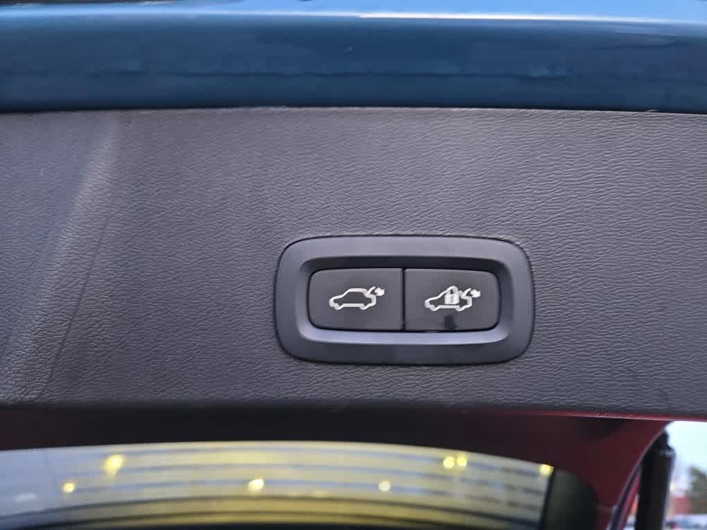 used 2023 Volvo XC40 car, priced at $28,200