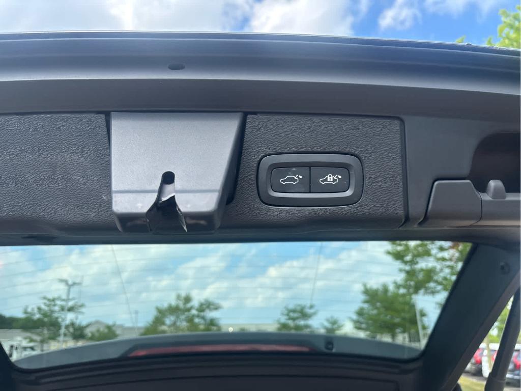 used 2023 Volvo XC60 car, priced at $33,094