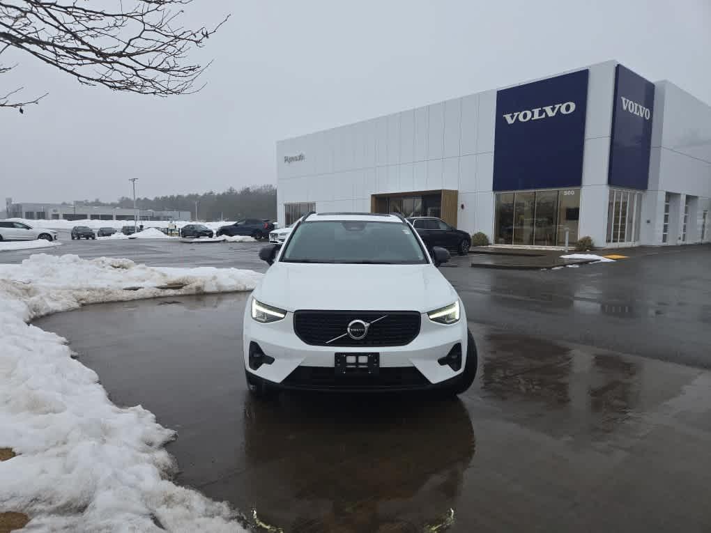 used 2023 Volvo XC40 car, priced at $26,900