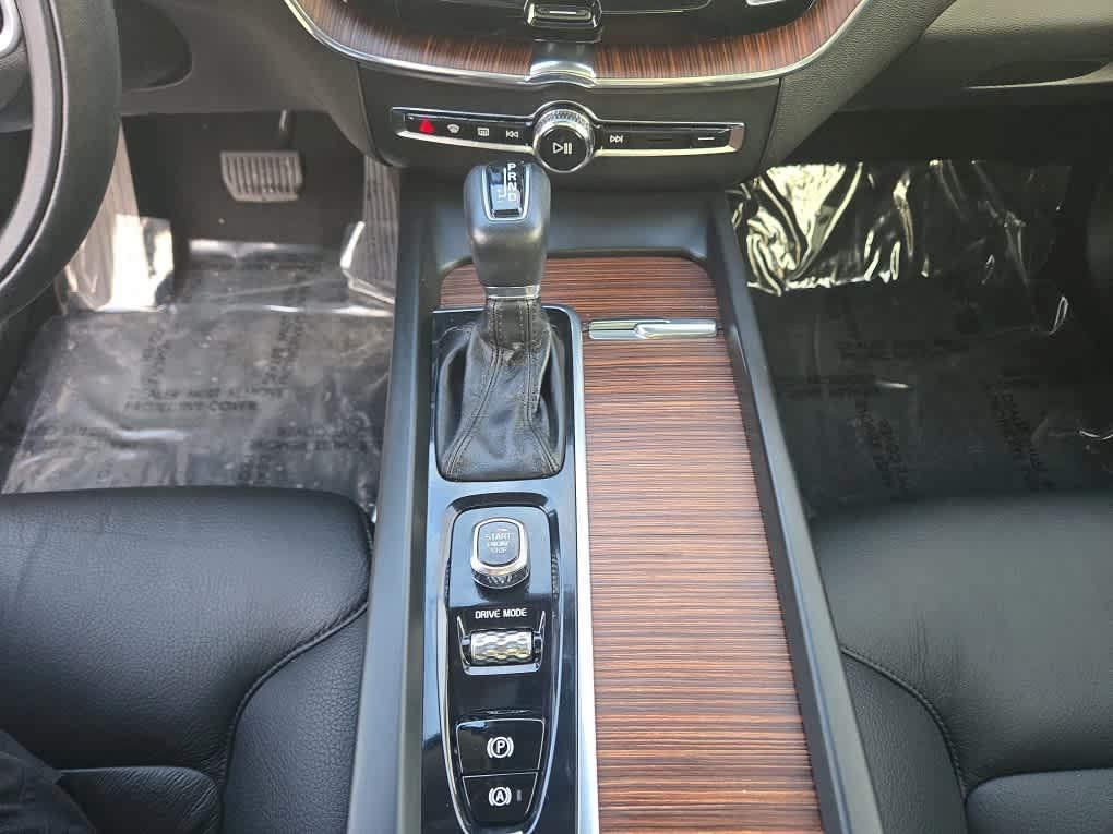 used 2021 Volvo XC60 car, priced at $25,200