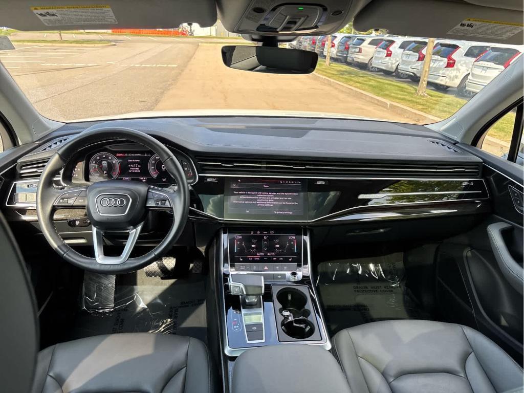 Audi Q7 view 25