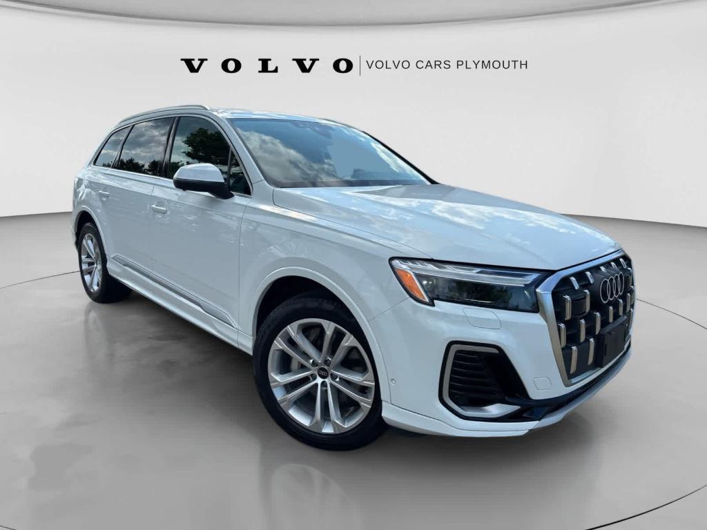 Audi Q7 view 3
