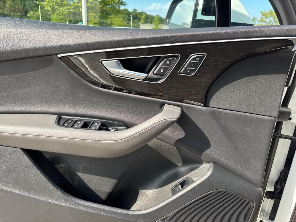 Audi Q7 view 37
