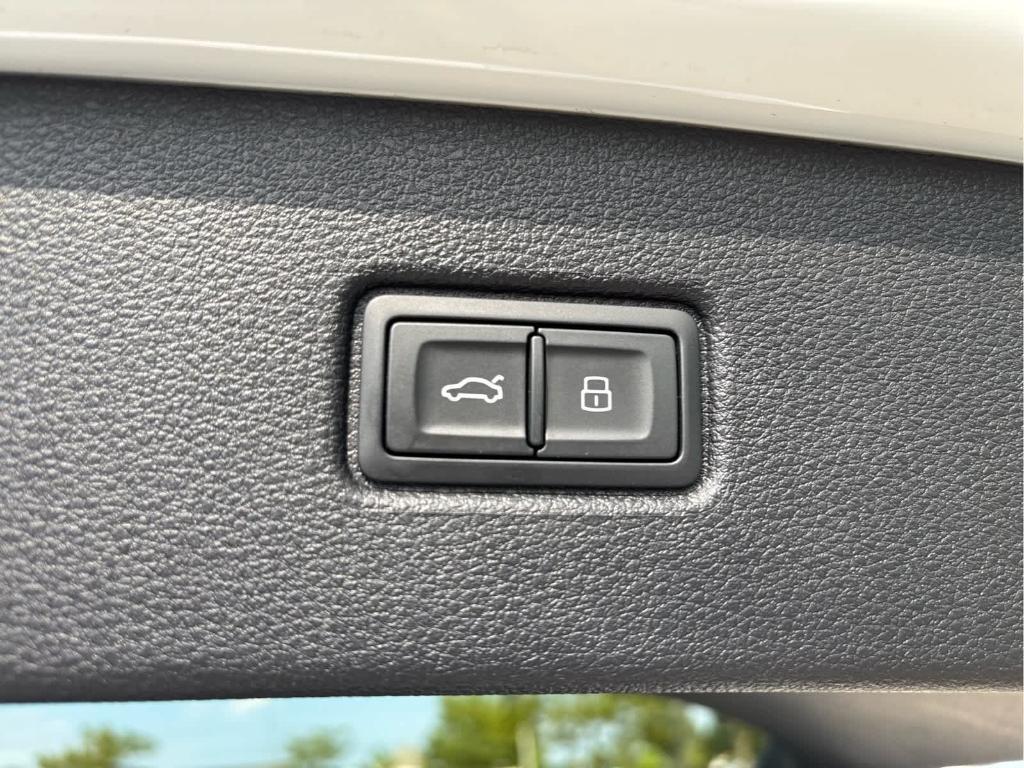 Audi Q7 view 17