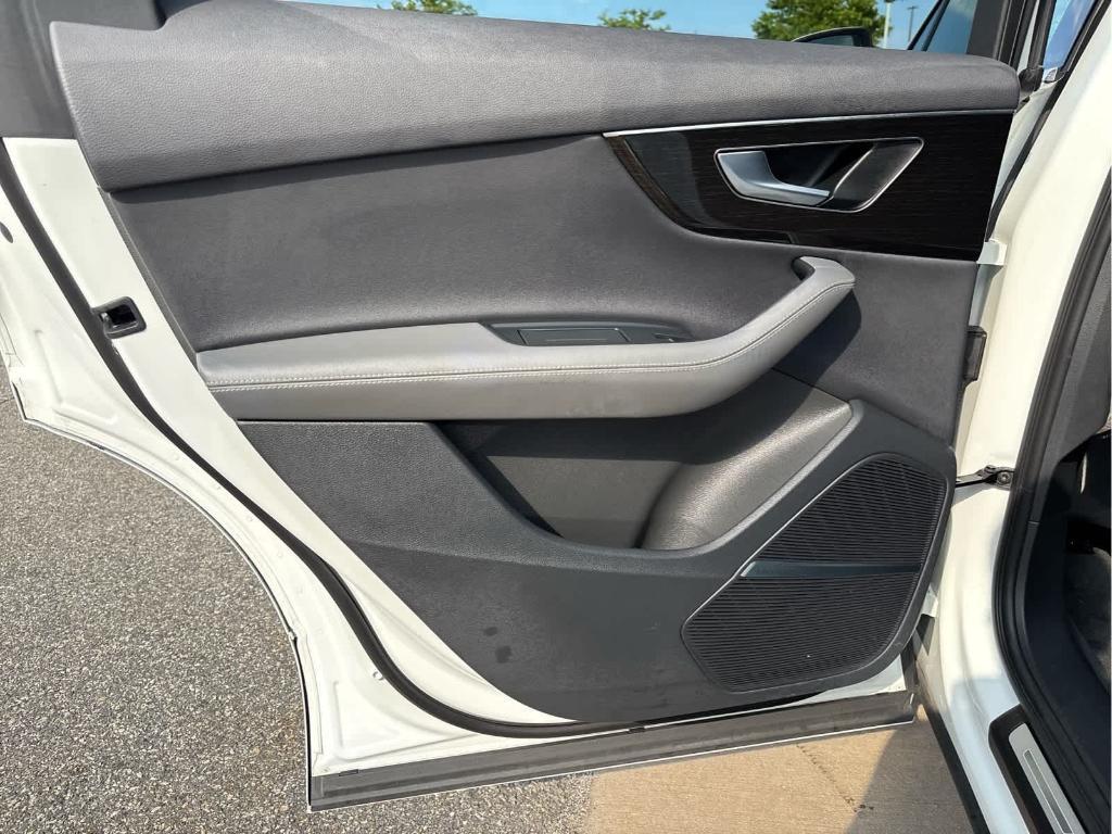 Audi Q7 view 35