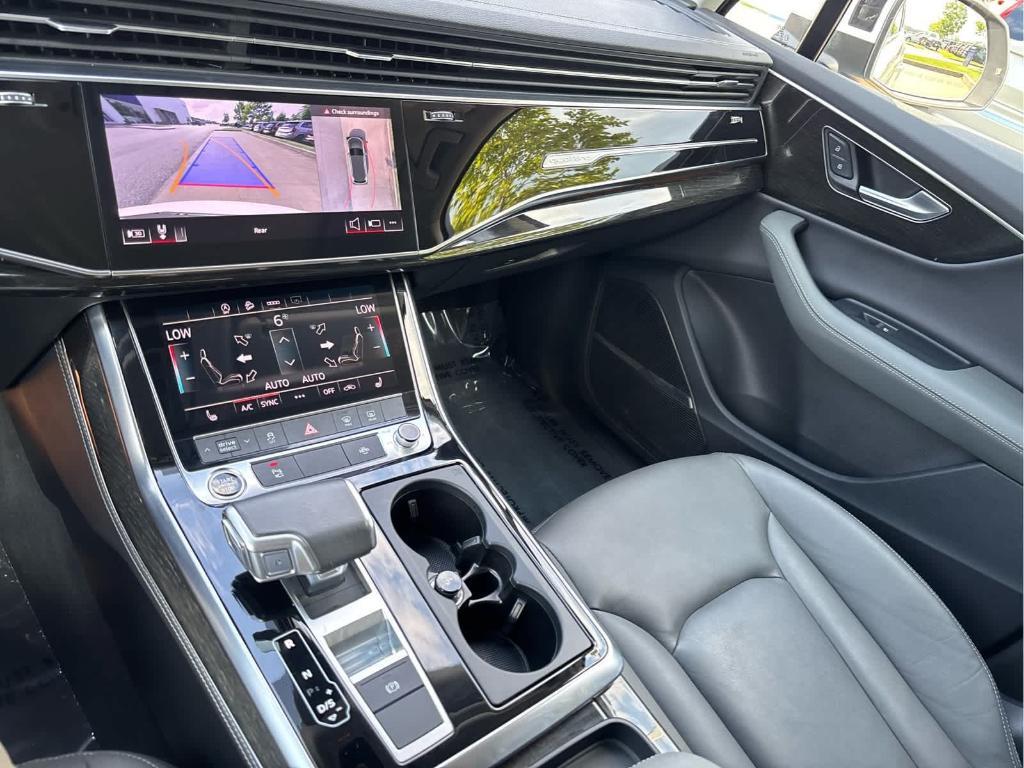 Audi Q7 view 47
