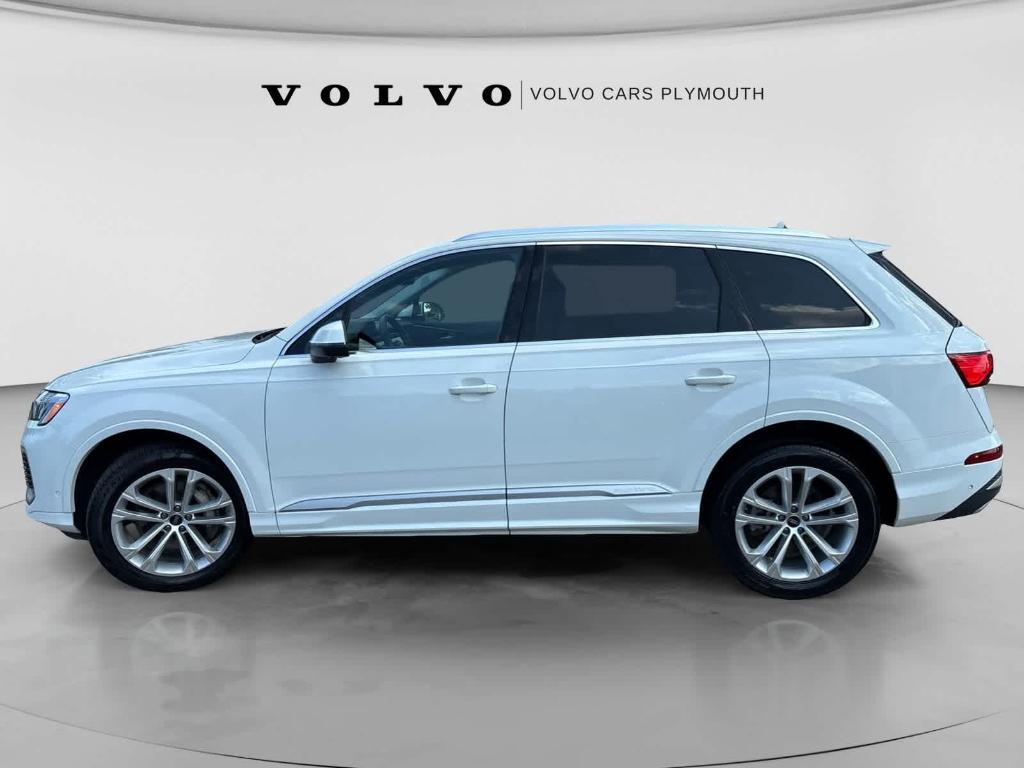 Audi Q7 view 10