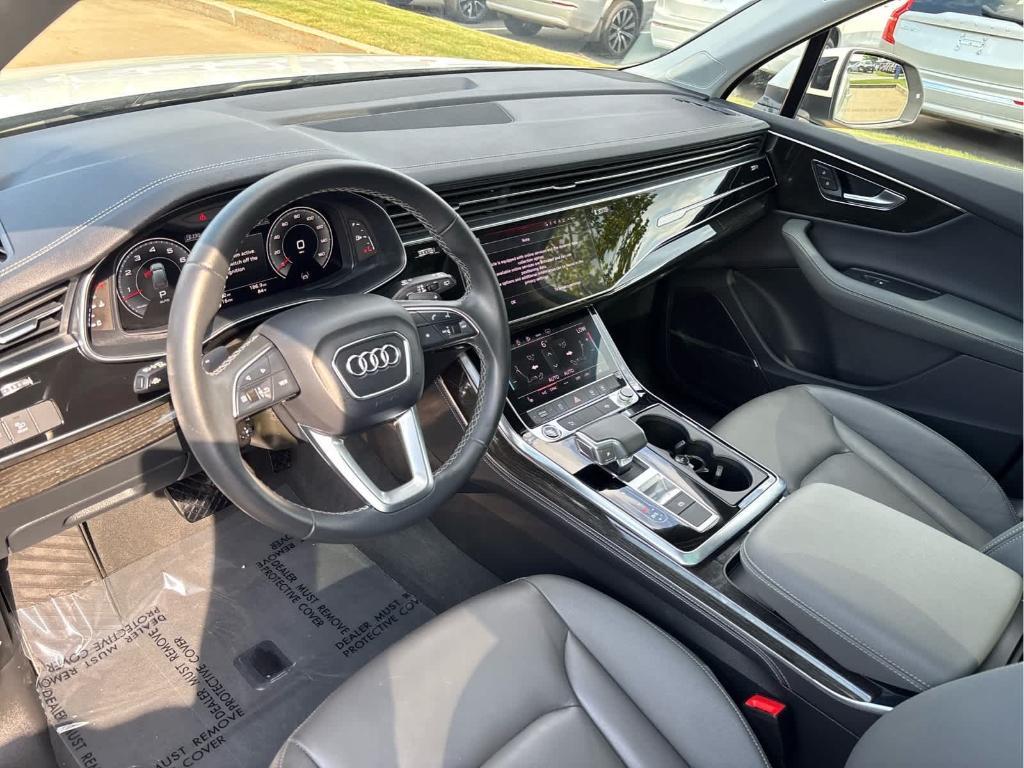 Audi Q7 view 18