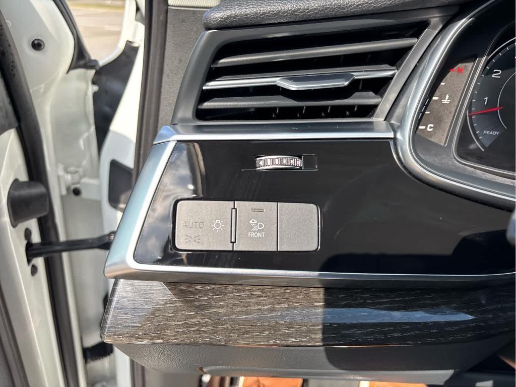 Audi Q7 view 39