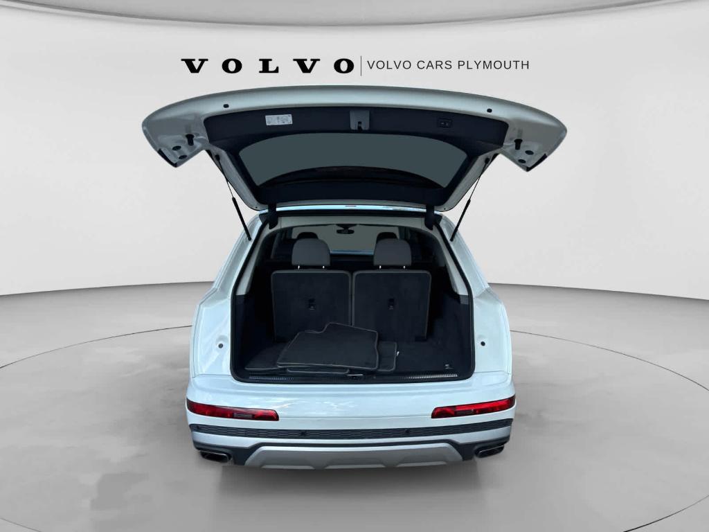 Audi Q7 view 14