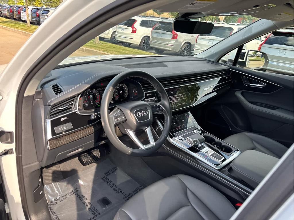 Audi Q7 view 24