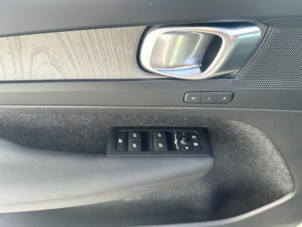 used 2023 Volvo XC40 car