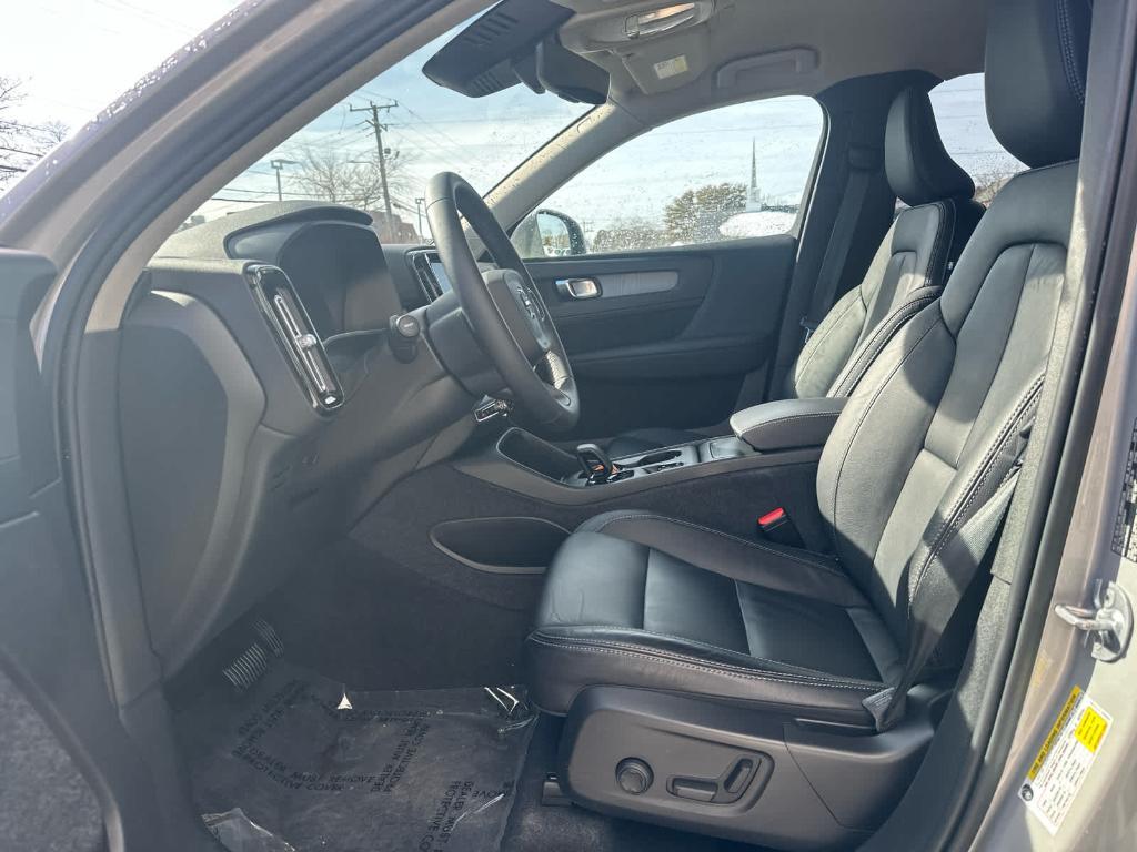 used 2023 Volvo XC40 car