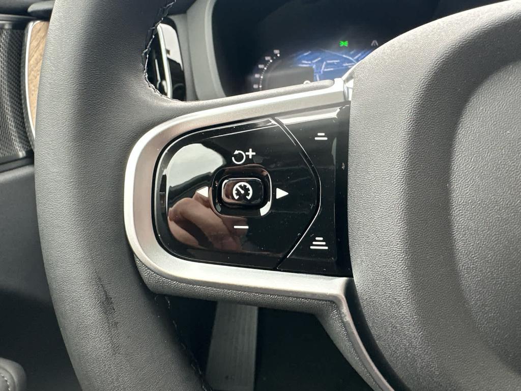 new 2026 Volvo XC60 car, priced at $59,084