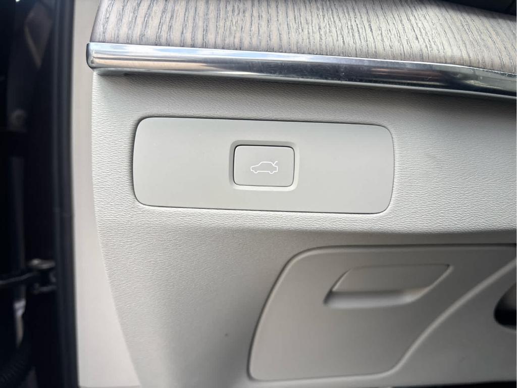 used 2023 Volvo XC90 car, priced at $40,700