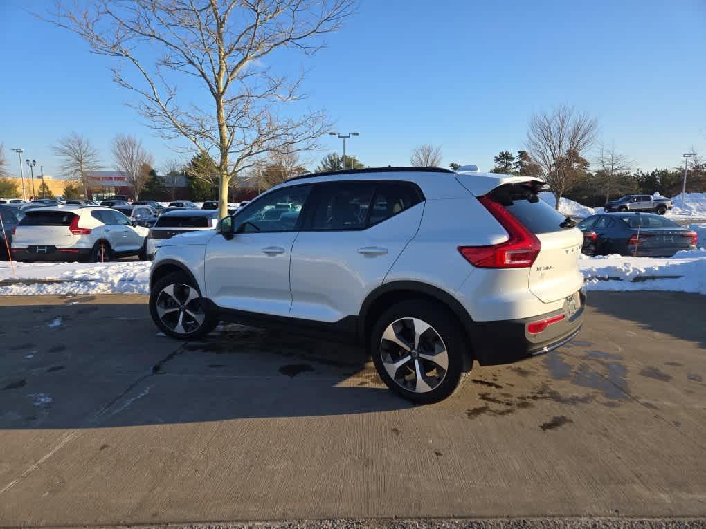 used 2023 Volvo XC40 car, priced at $28,900