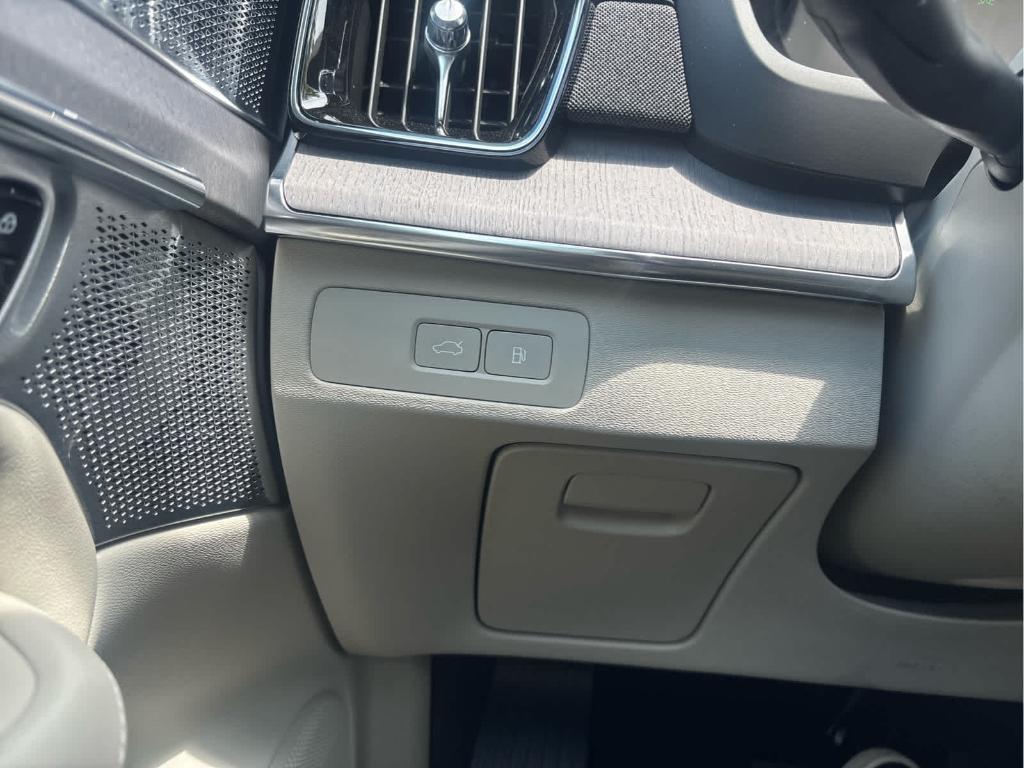 new 2026 Volvo XC90 Plug-In Hybrid car, priced at $93,219