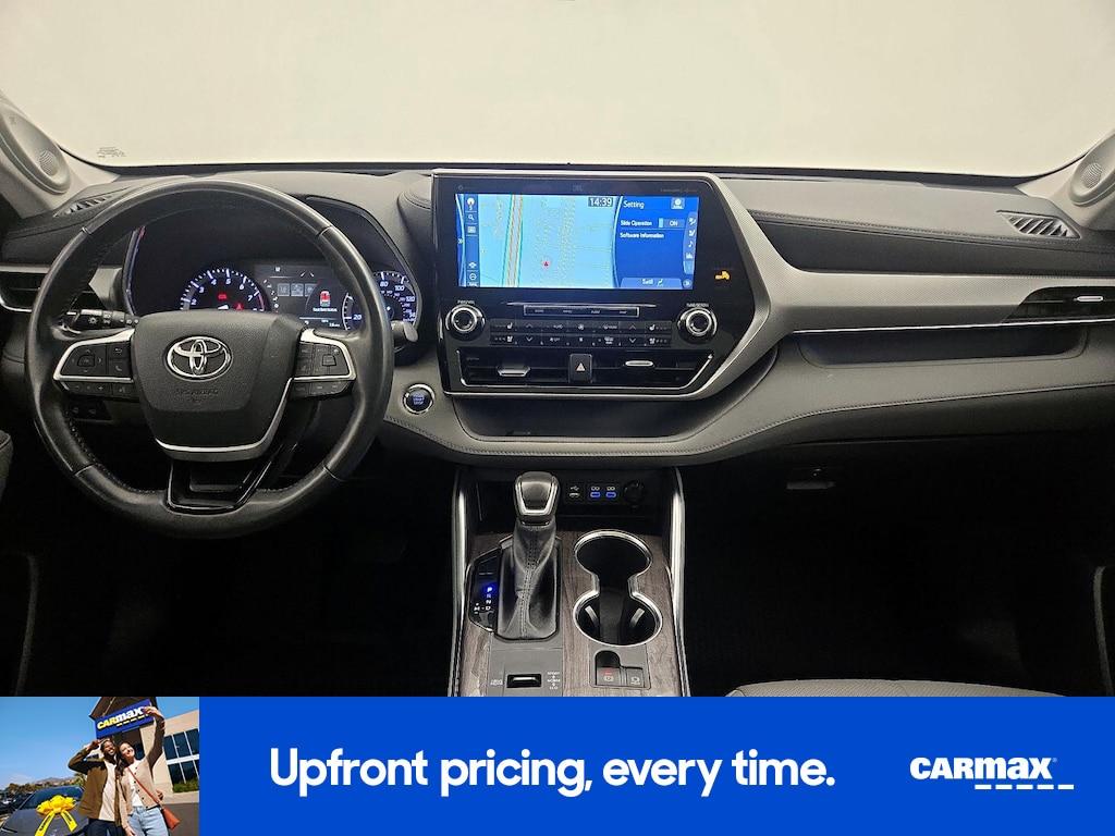 used 2022 Toyota Highlander car, priced at $35,998