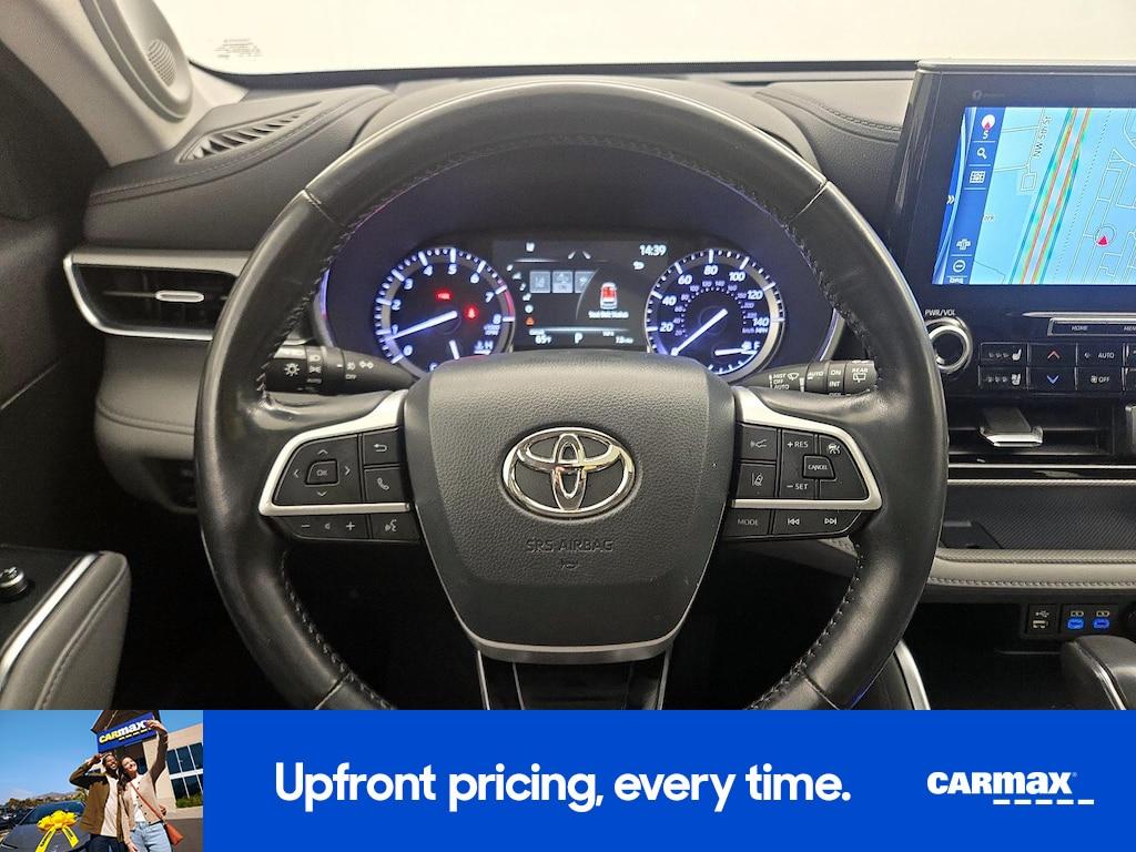 used 2022 Toyota Highlander car, priced at $35,998