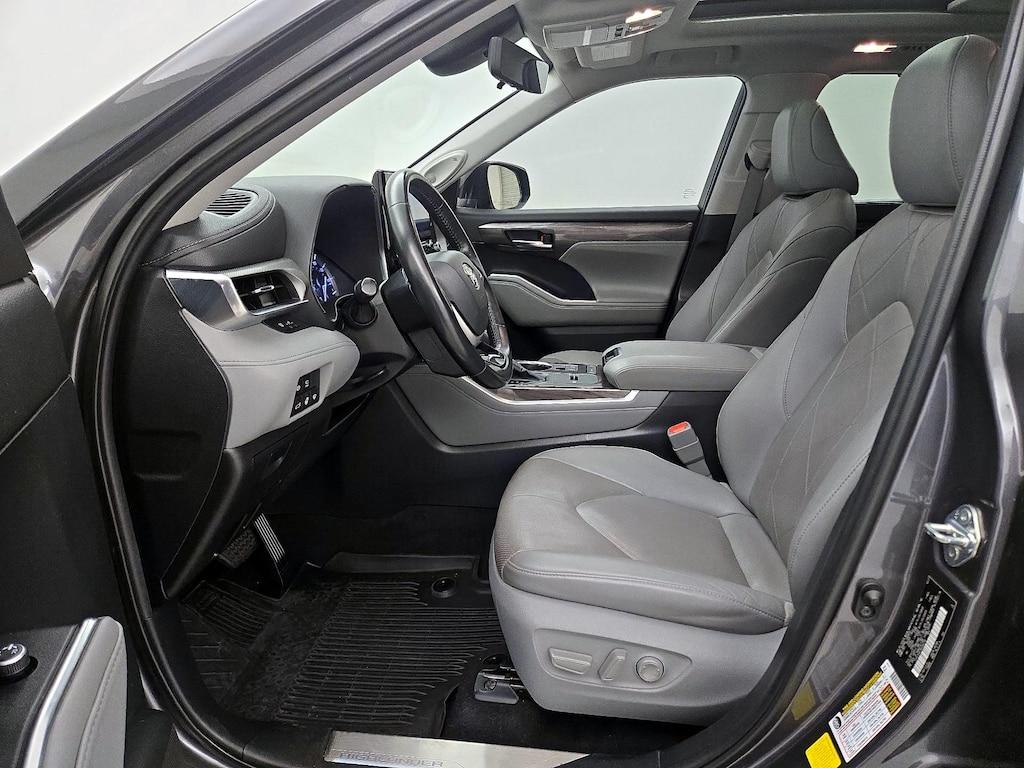 used 2022 Toyota Highlander car, priced at $35,998