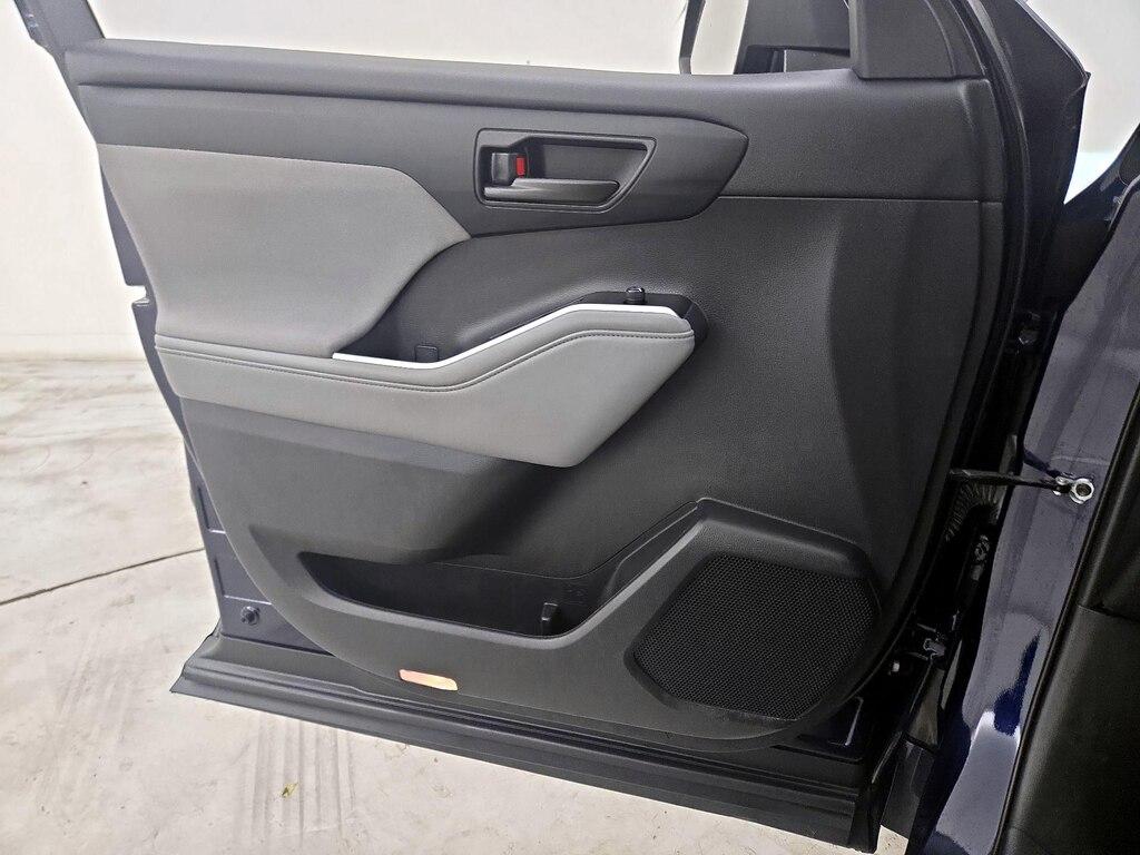 used 2021 Toyota Highlander car, priced at $25,998