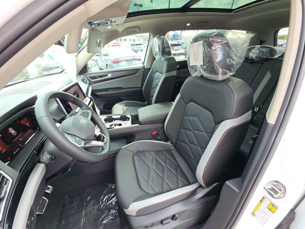 new 2026 Volkswagen Atlas car, priced at $45,104