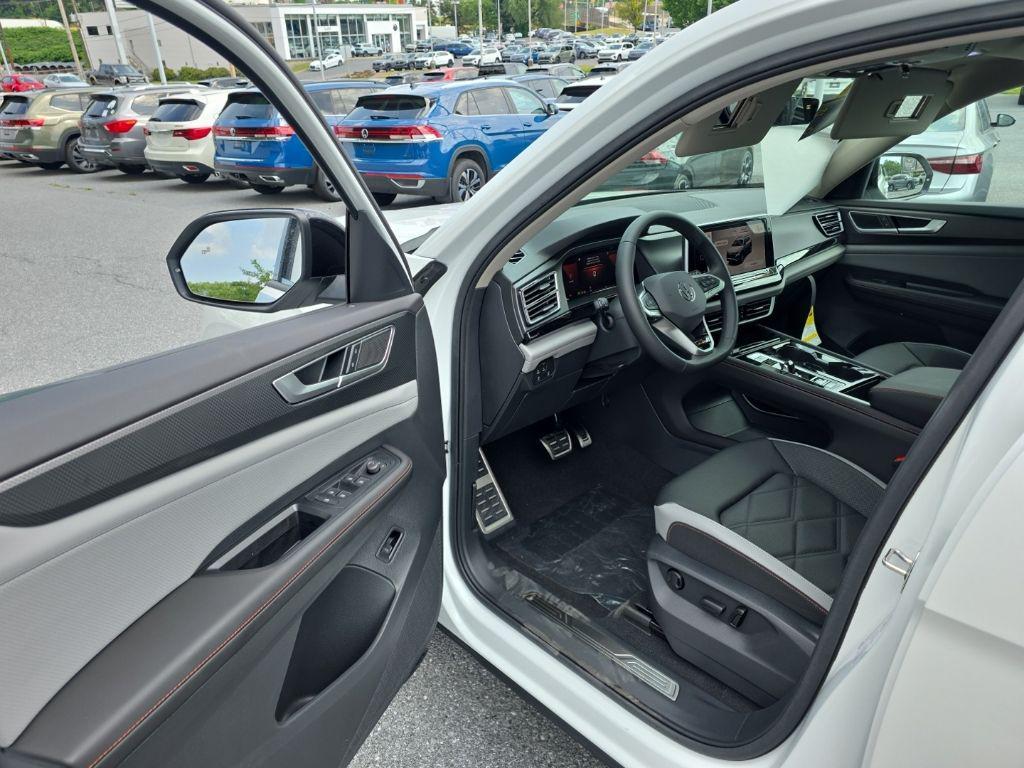 new 2026 Volkswagen Atlas car, priced at $45,104